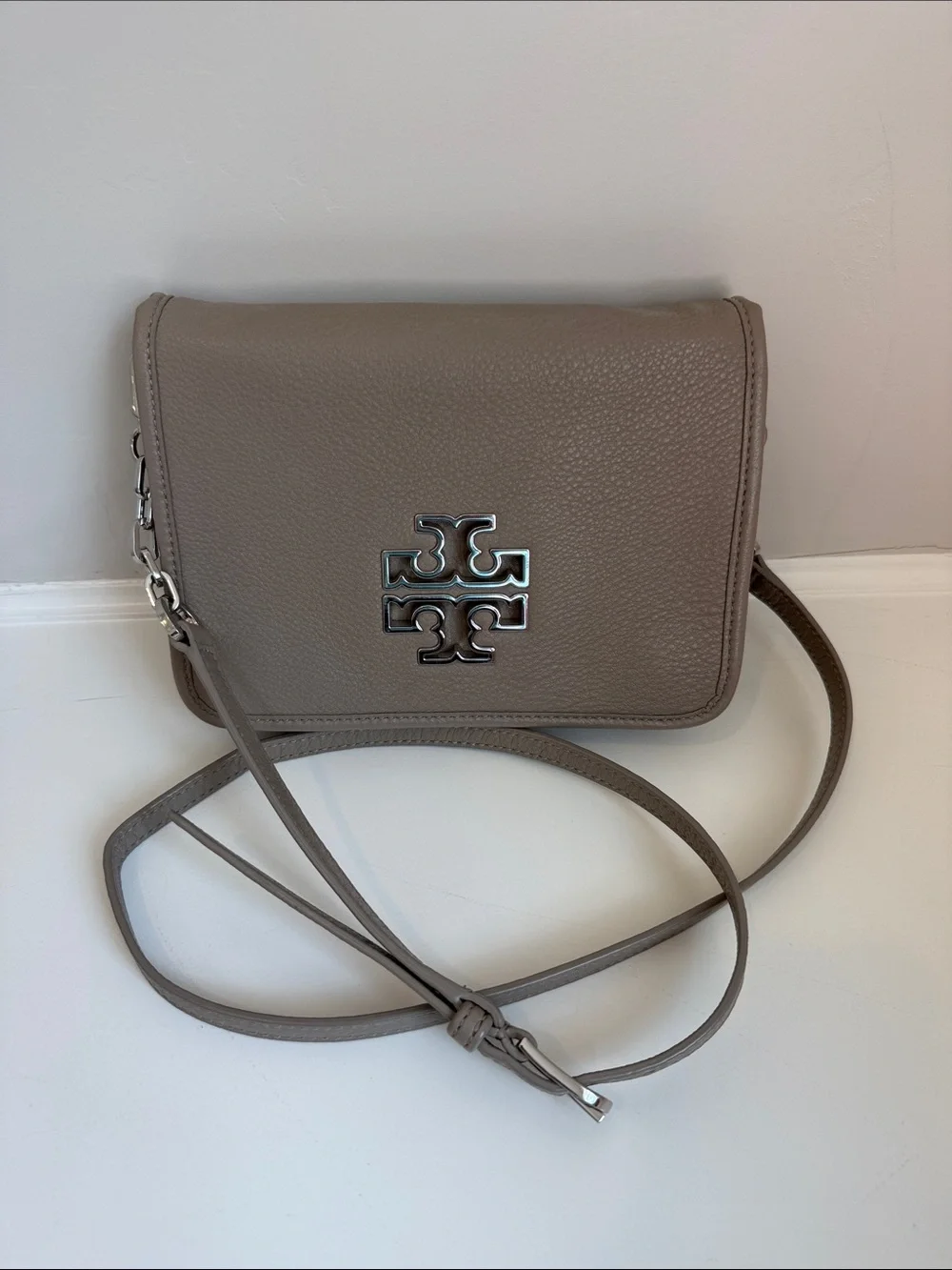 Tory Burch Pebbled Leather Crossbody in Taupe Gray